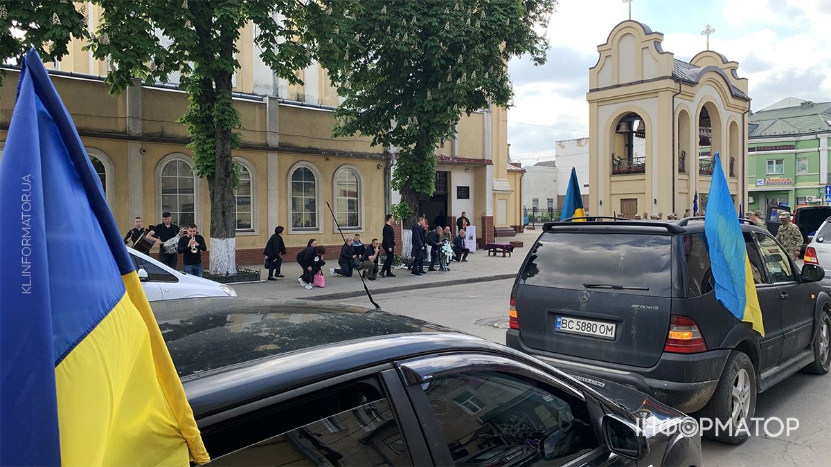 У Коломиї "на щиті" зустріли полеглого захисника Андрія Завальнюка 4