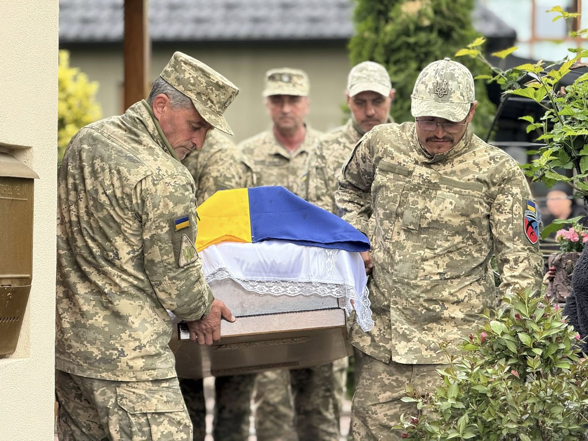 На Коломийщині попрощались із полеглим захисником Ігорем Павелкевичем 6
