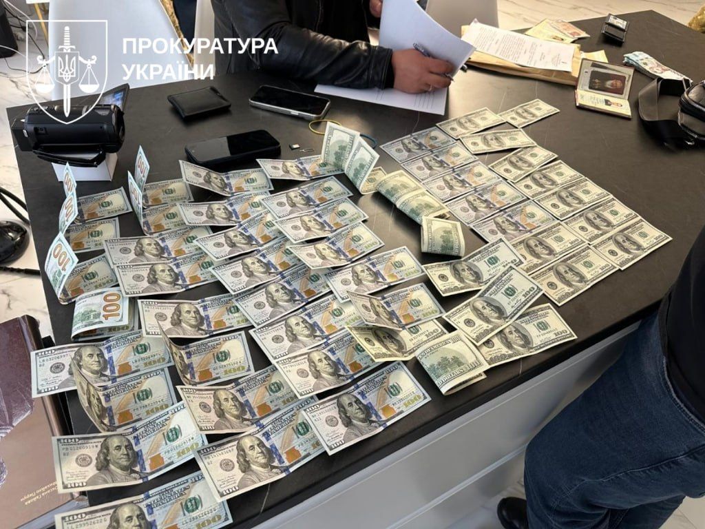 Покривали роботу "порноофісів": у корупції підозрюють керівництво поліції Франківщини та ще двох областей 2