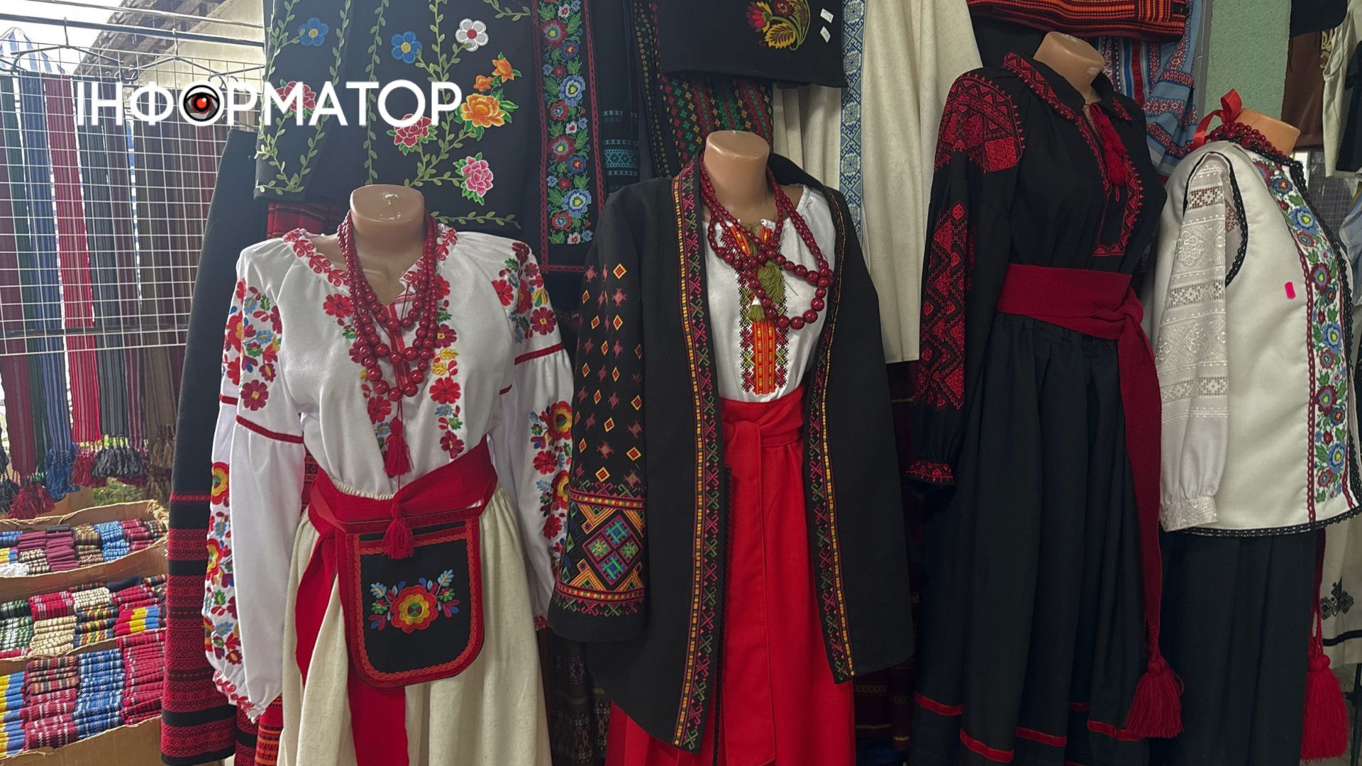 Скільки коштують сорочки та плаття на вишиванковому базарі в Коломиї? 5