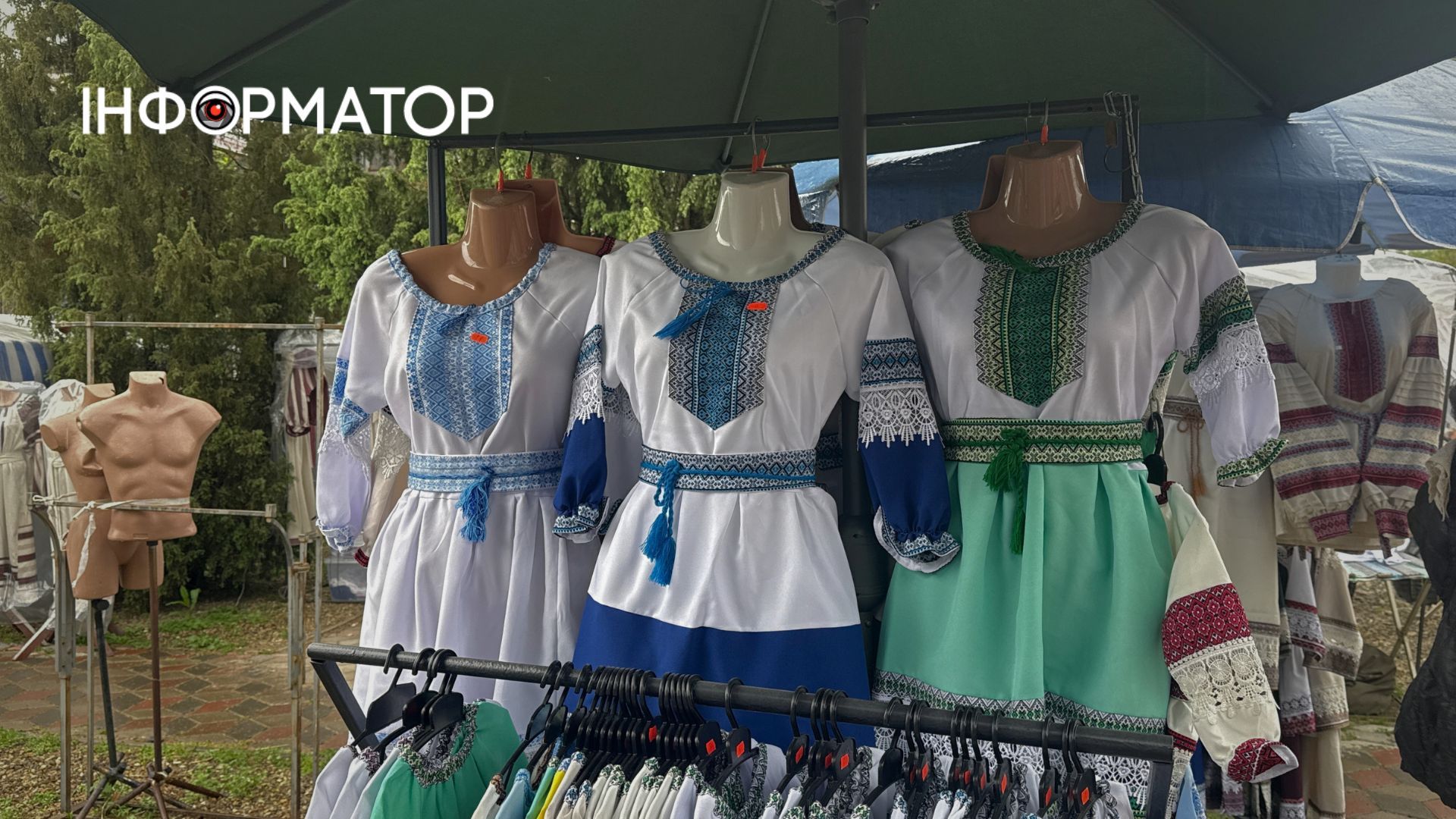 Скільки коштують сорочки та плаття на вишиванковому базарі в Коломиї? 7