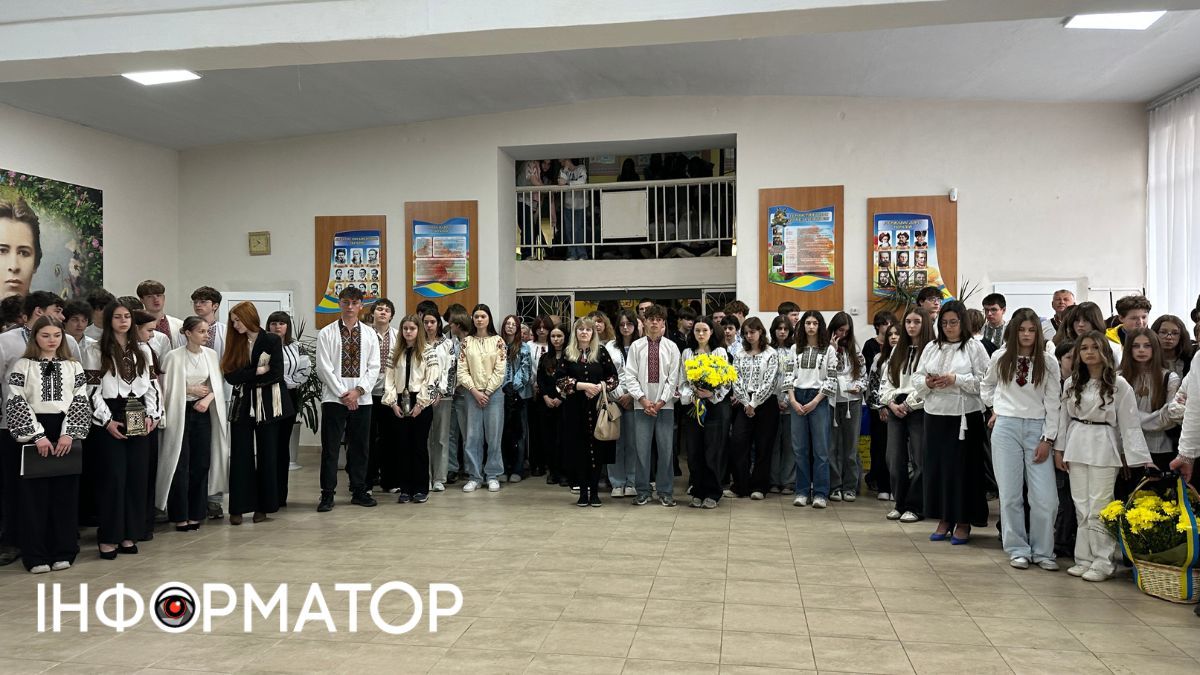 У Коломийському ліцеї №2 відкрили меморіальну дошку Ігорю Тодоріву 9