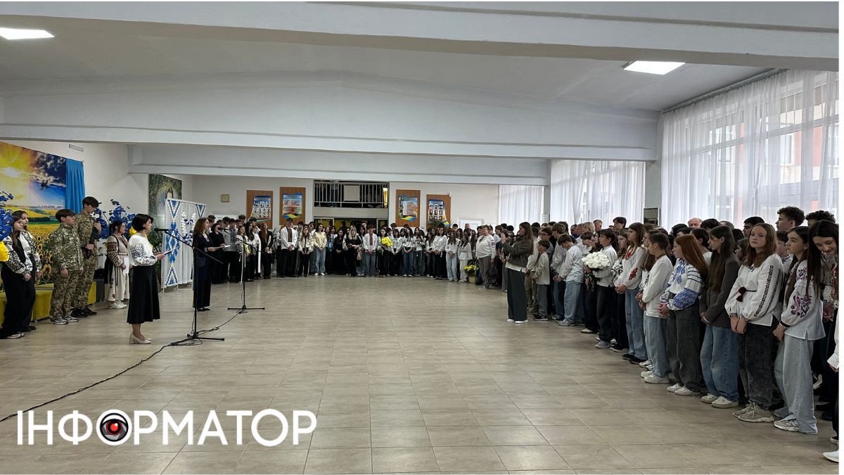 У Коломийському ліцеї №2 відкрили меморіальну дошку Ігорю Тодоріву 2