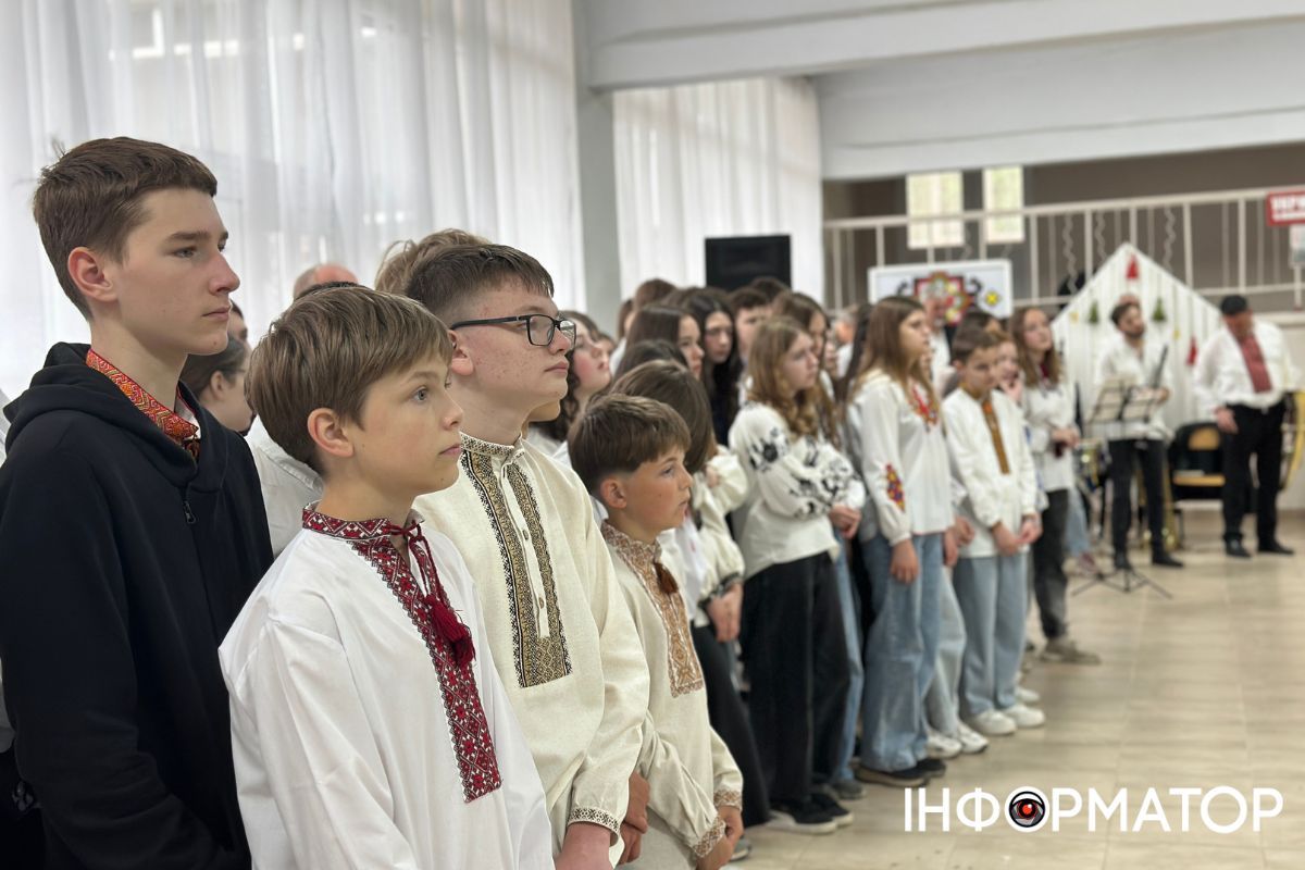 У Коломийському ліцеї №2 відкрили меморіальну дошку Ігорю Тодоріву 4