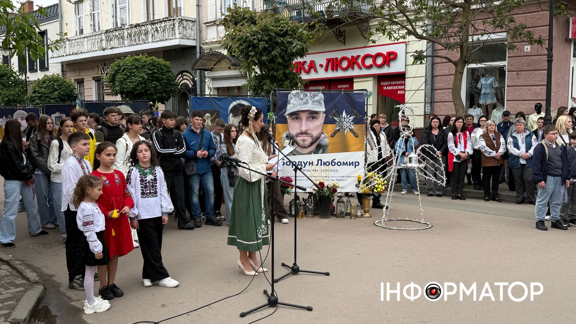 У Коломиї провели флешмоб "Вишита стрічка памʼяті" 2