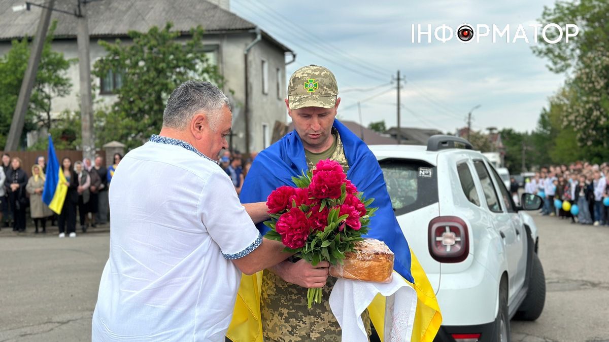 Щемлива зустріч звільненого з полону захисника Володимира Бойчука у рідному Коршеві. ФОТО, ВІДЕО 5