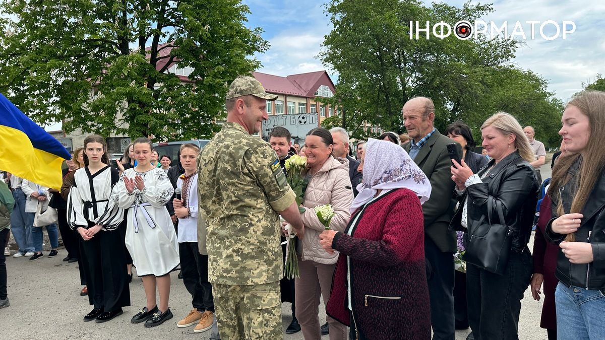 Щемлива зустріч звільненого з полону захисника Володимира Бойчука у рідному Коршеві. ФОТО, ВІДЕО 9