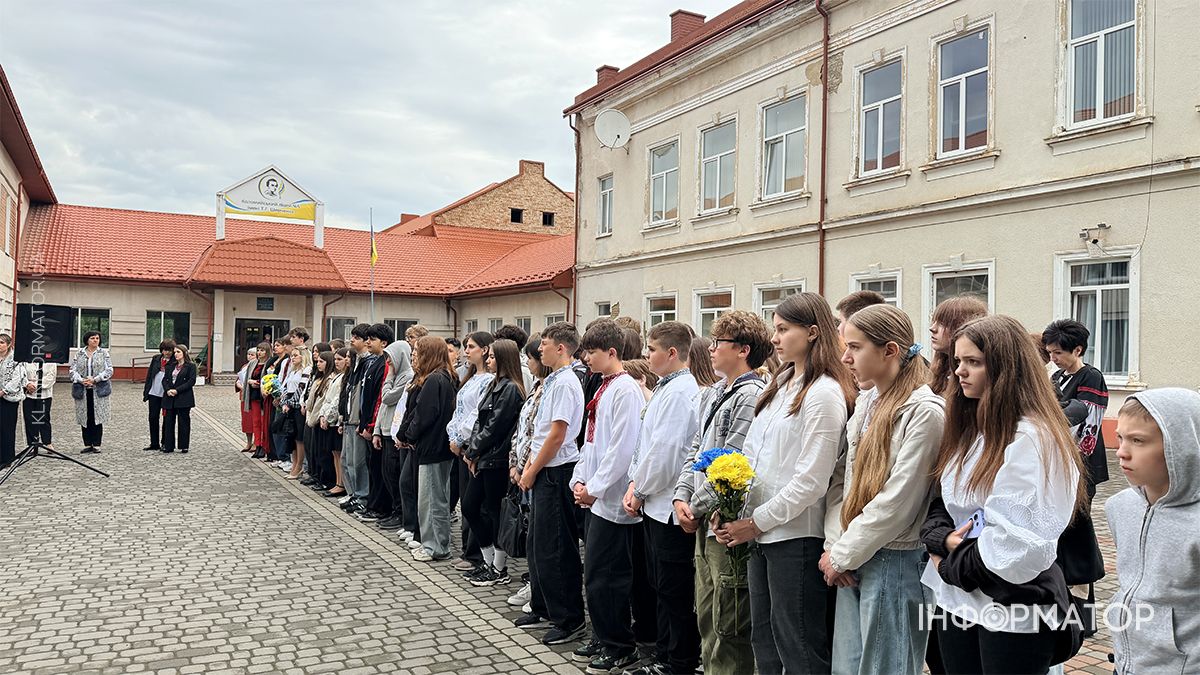 На фасаді ліцею №5 у Коломиї відкрили пам’ятну дошку Олександру Григорціву 3