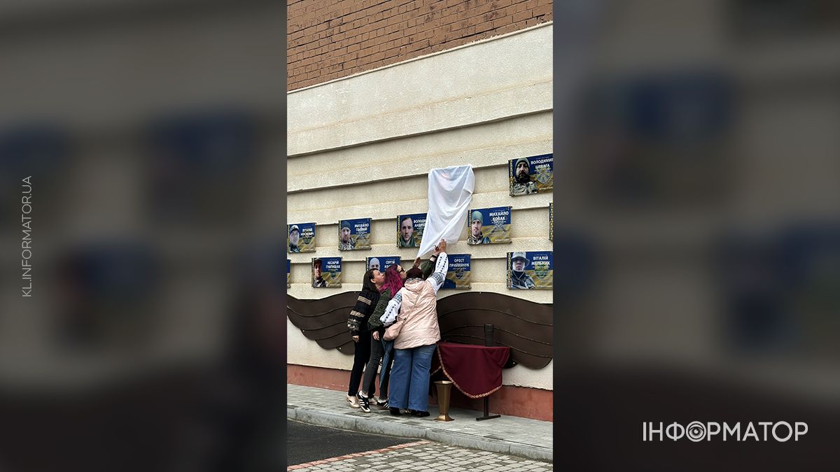 На фасаді ліцею №5 у Коломиї відкрили пам’ятну дошку Олександру Григорціву 4