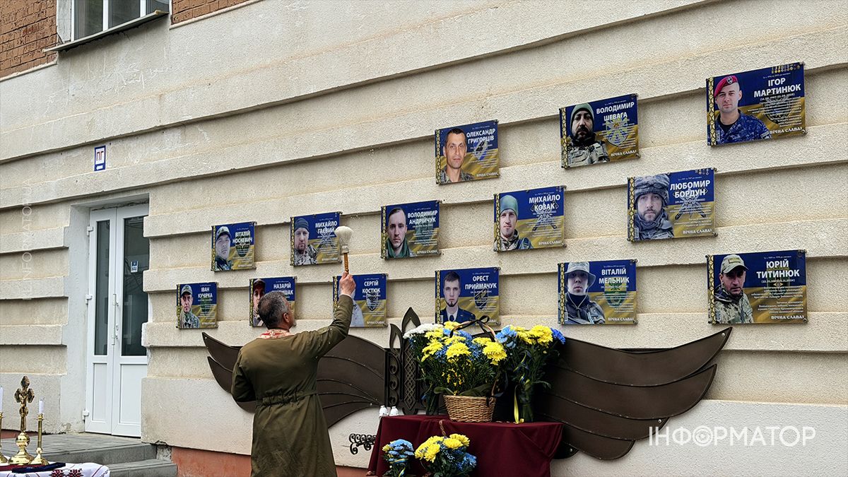 На фасаді ліцею №5 у Коломиї відкрили пам’ятну дошку Олександру Григорціву 12