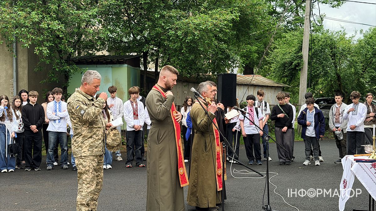 На фасаді ліцею №5 у Коломиї відкрили пам’ятну дошку Олександру Григорціву 13