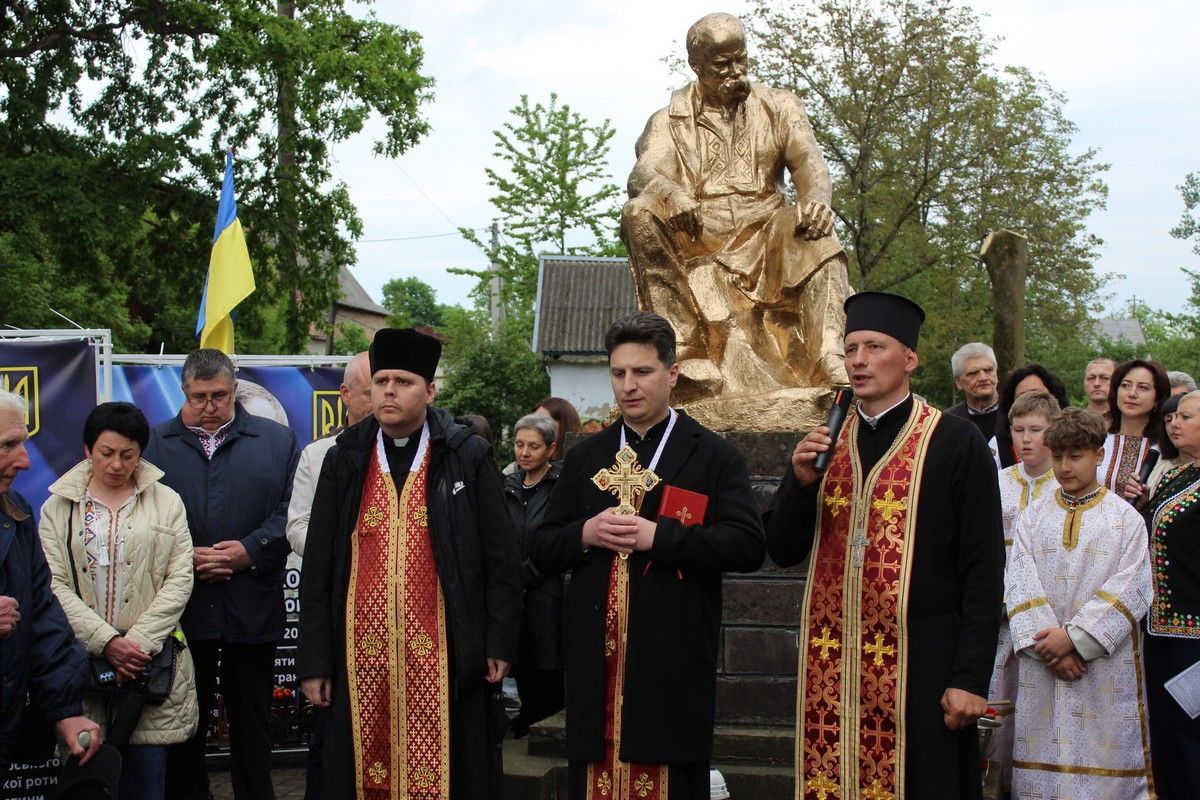 У Делятині освятили банери полеглим захисникам 13