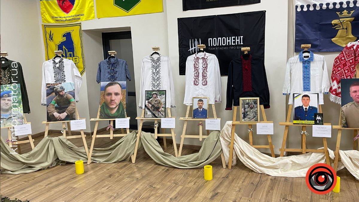 У просторі "ГАРТ" відкрили виставку вишиванок загиблих Захисників 1