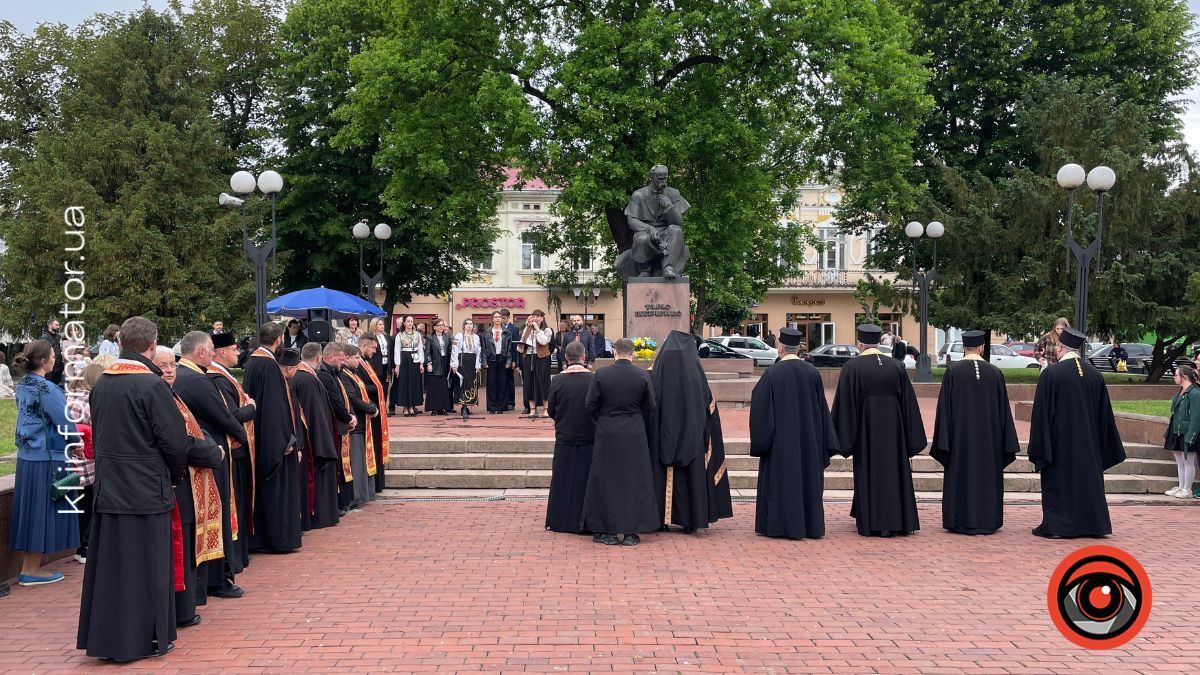 На площі Відродження відбулося віче до річниці перепоховання Кобзаря 5
