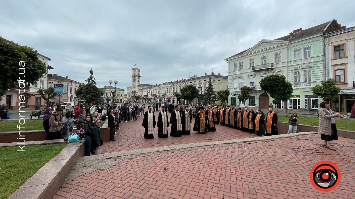 На площі Відродження відбулося віче до річниці перепоховання Кобзаря 3