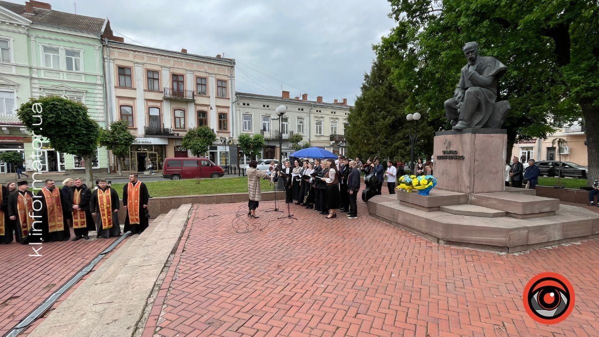На площі Відродження відбулося віче до річниці перепоховання Кобзаря