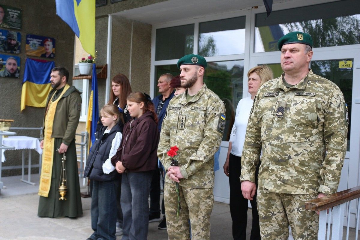 На фасадах шкіл Коломийської громади відкрили меморіальні дошки ще п’ятьом захисникам 6