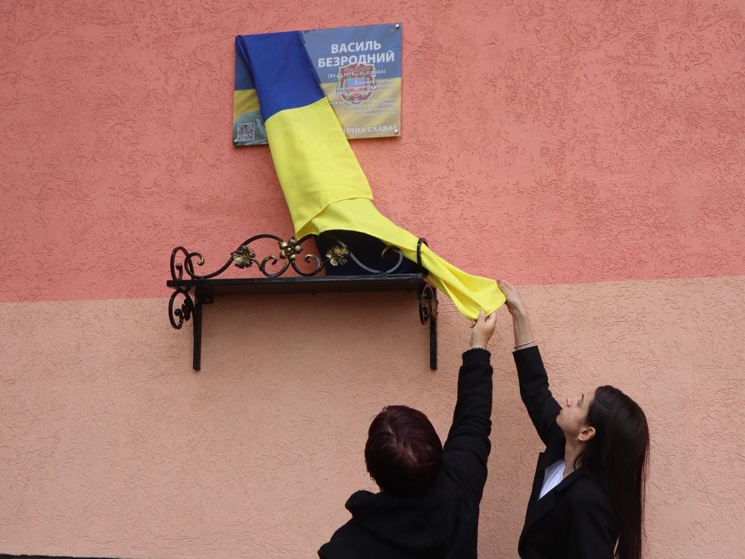 На фасадах шкіл Коломийської громади відкрили меморіальні дошки ще п’ятьом захисникам 11