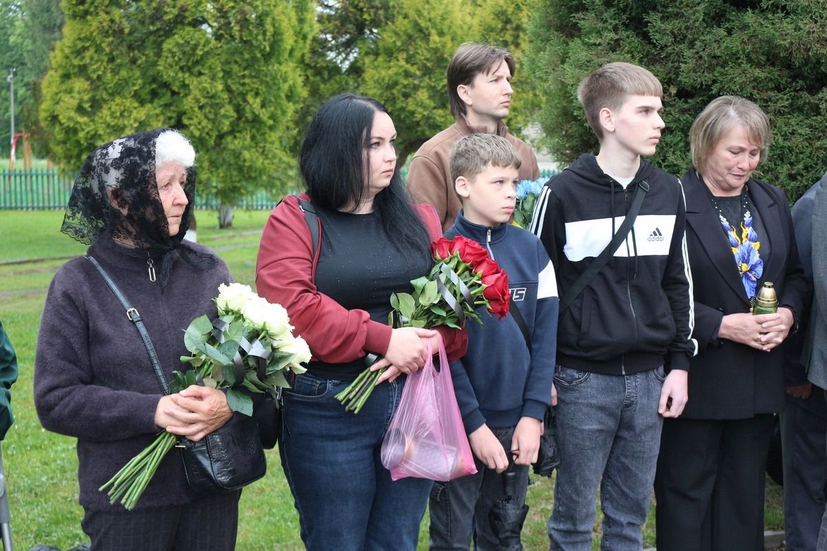 На фасадах шкіл Коломийської громади відкрили меморіальні дошки ще п’ятьом захисникам 12