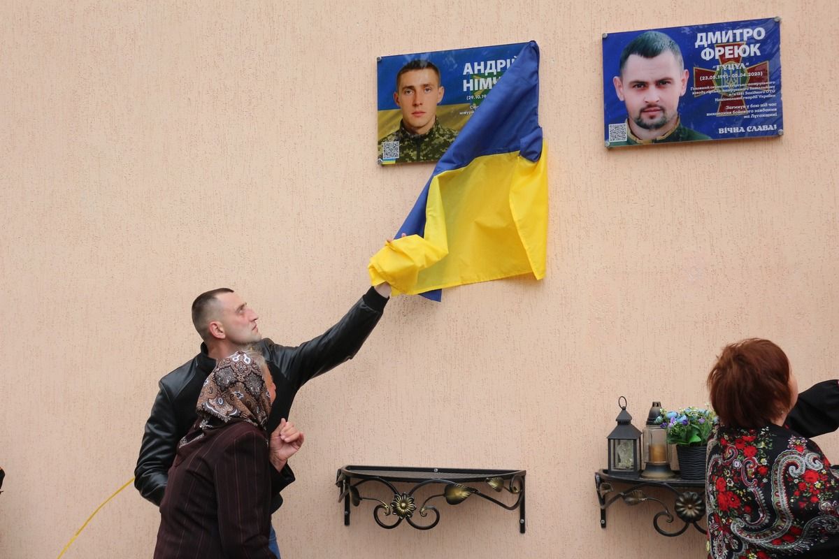На фасадах шкіл Коломийської громади відкрили меморіальні дошки ще п’ятьом захисникам 7