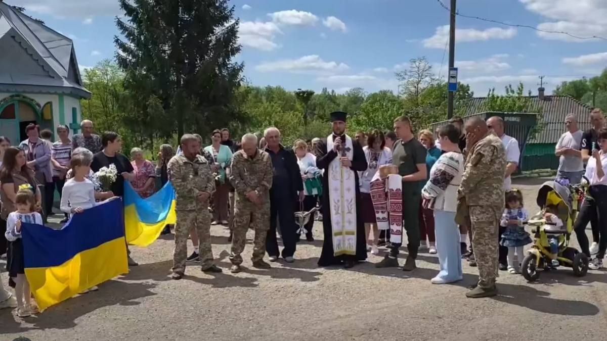 Знову вдома: у селі на Коломийщині зустріли звільненого з полону Героя Юрія Микитчука 3