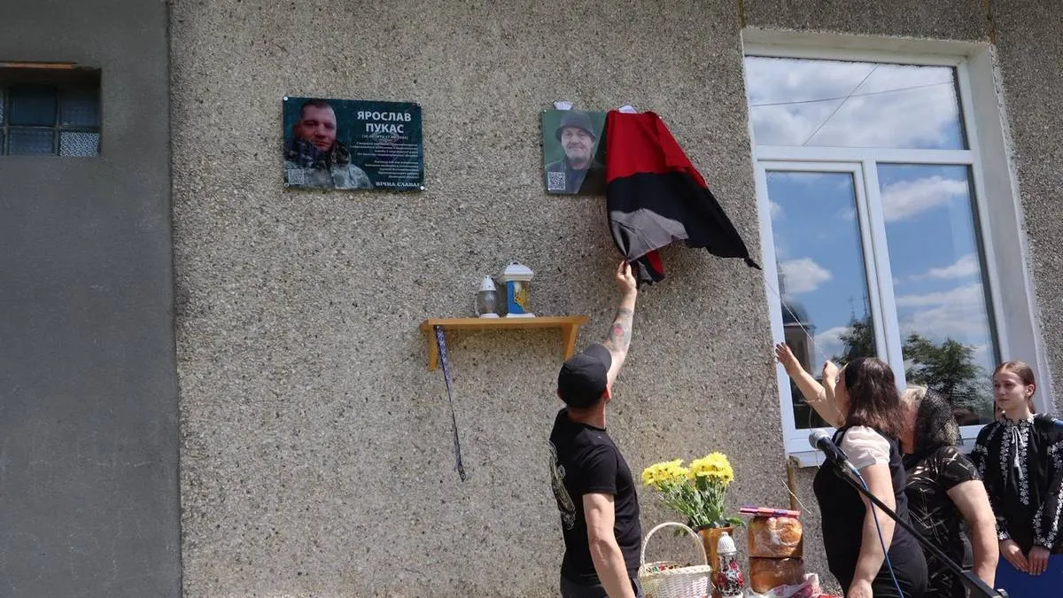 Меморіальною дошкою в Шепарівцях вшанували пам'ять воїна Петра Глека