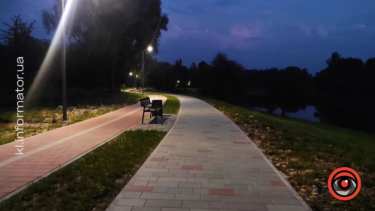 Брукована частина Шевченківського озера в Коломиї
