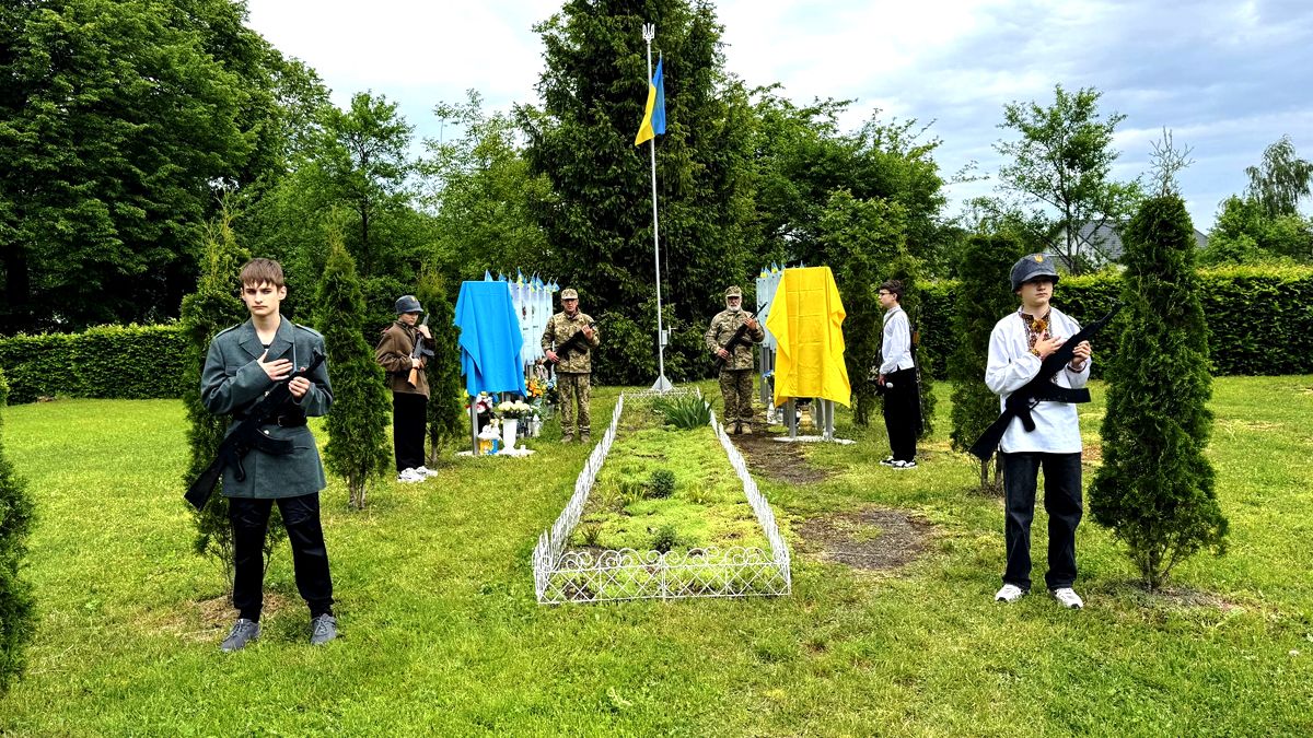 Воїнів Миколу Богатчука та Степана Рудого вшанували меморіалами у Косові 2