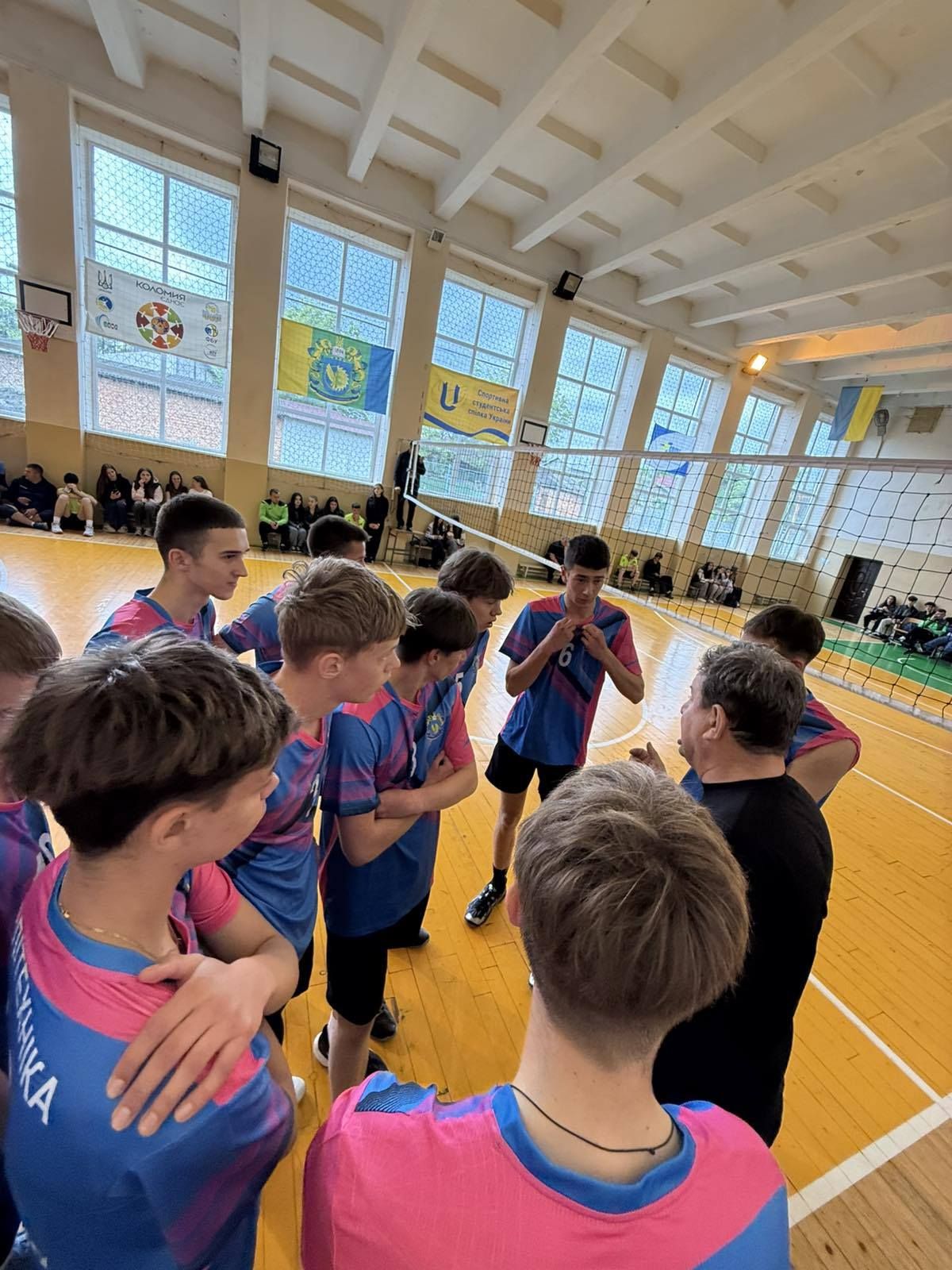 У Коломиї відбувся волейбольний турнір до Дня Героїв 8