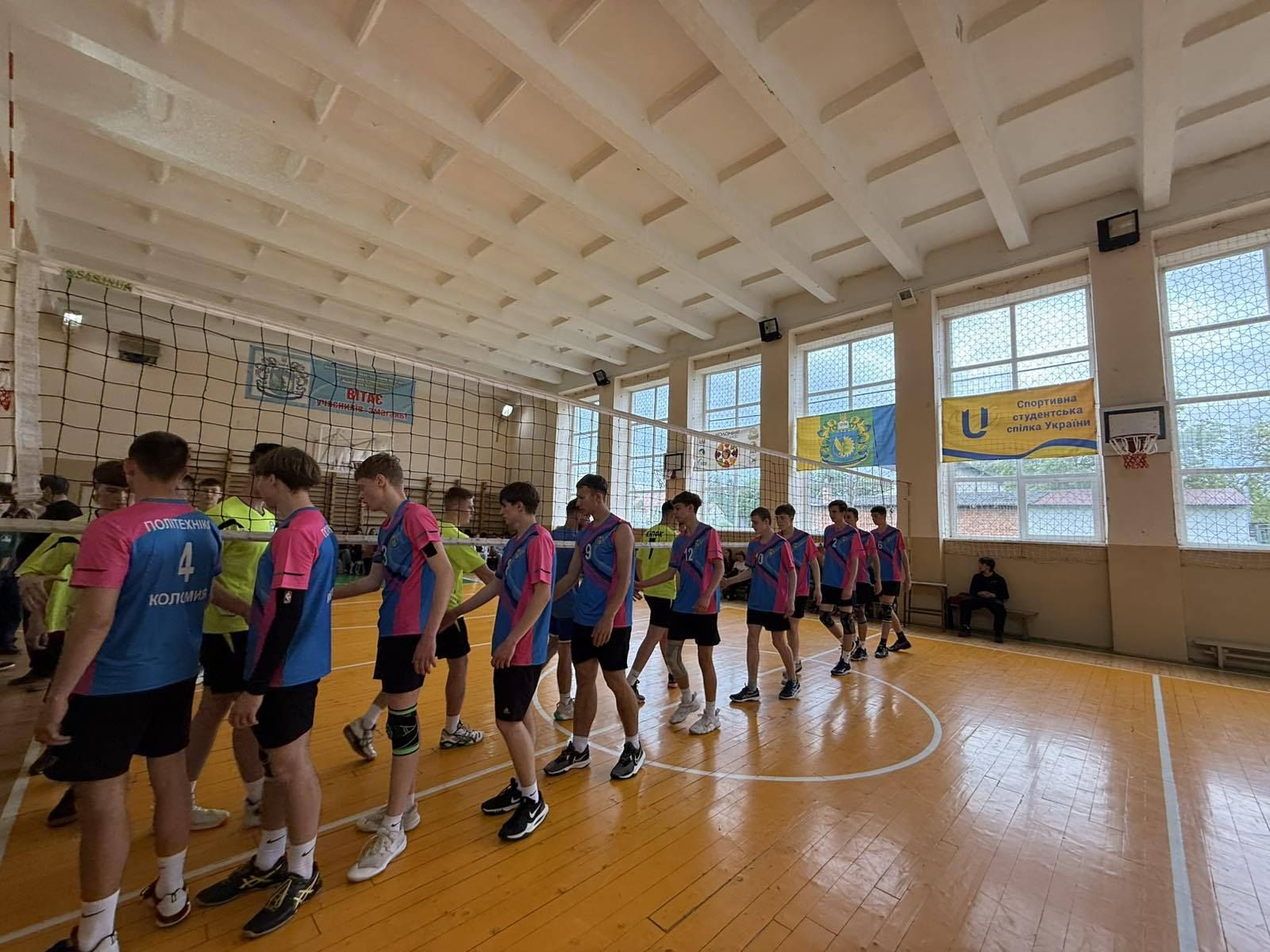 У Коломиї відбувся волейбольний турнір до Дня Героїв 9
