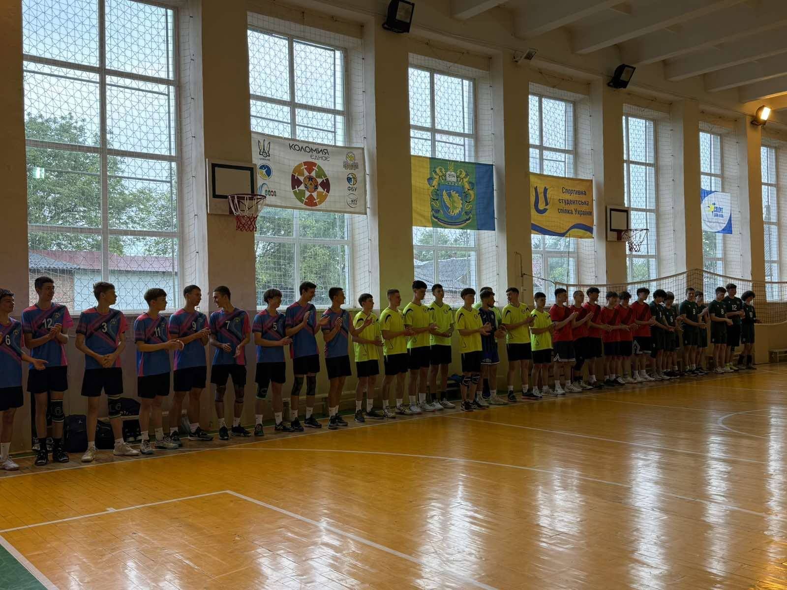 У Коломиї відбувся волейбольний турнір до Дня Героїв 11