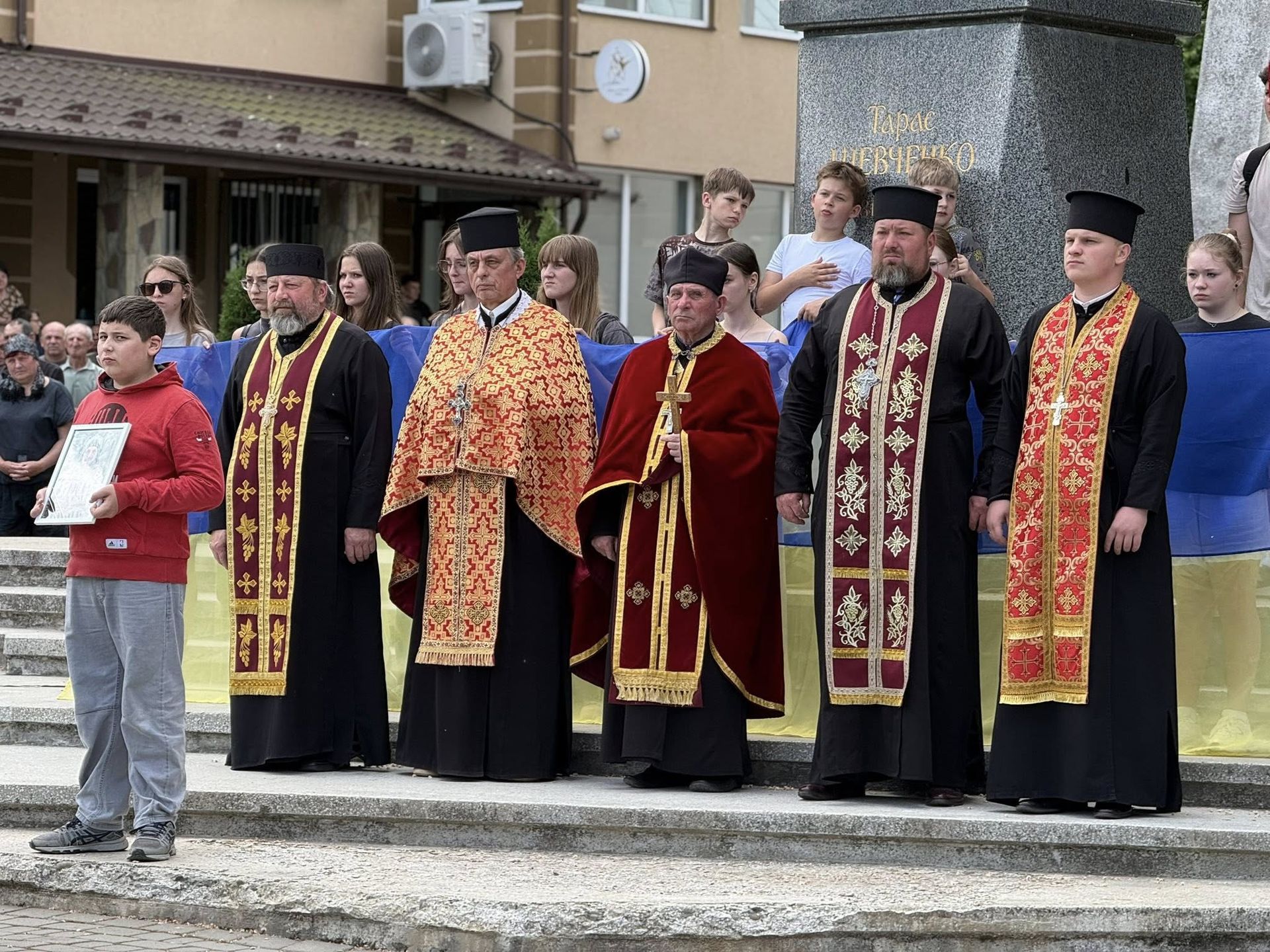 На Коломийщині "на щиті" зустріли загиблого захисника Ігоря Гордого 2