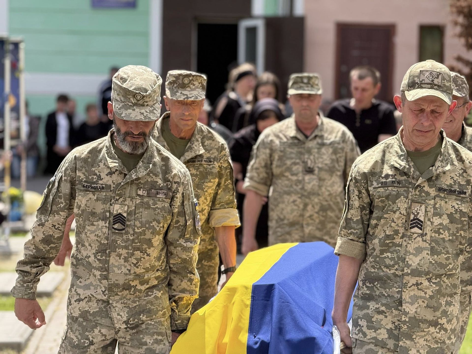 На Коломийщині "на щиті" зустріли загиблого захисника Ігоря Гордого 5