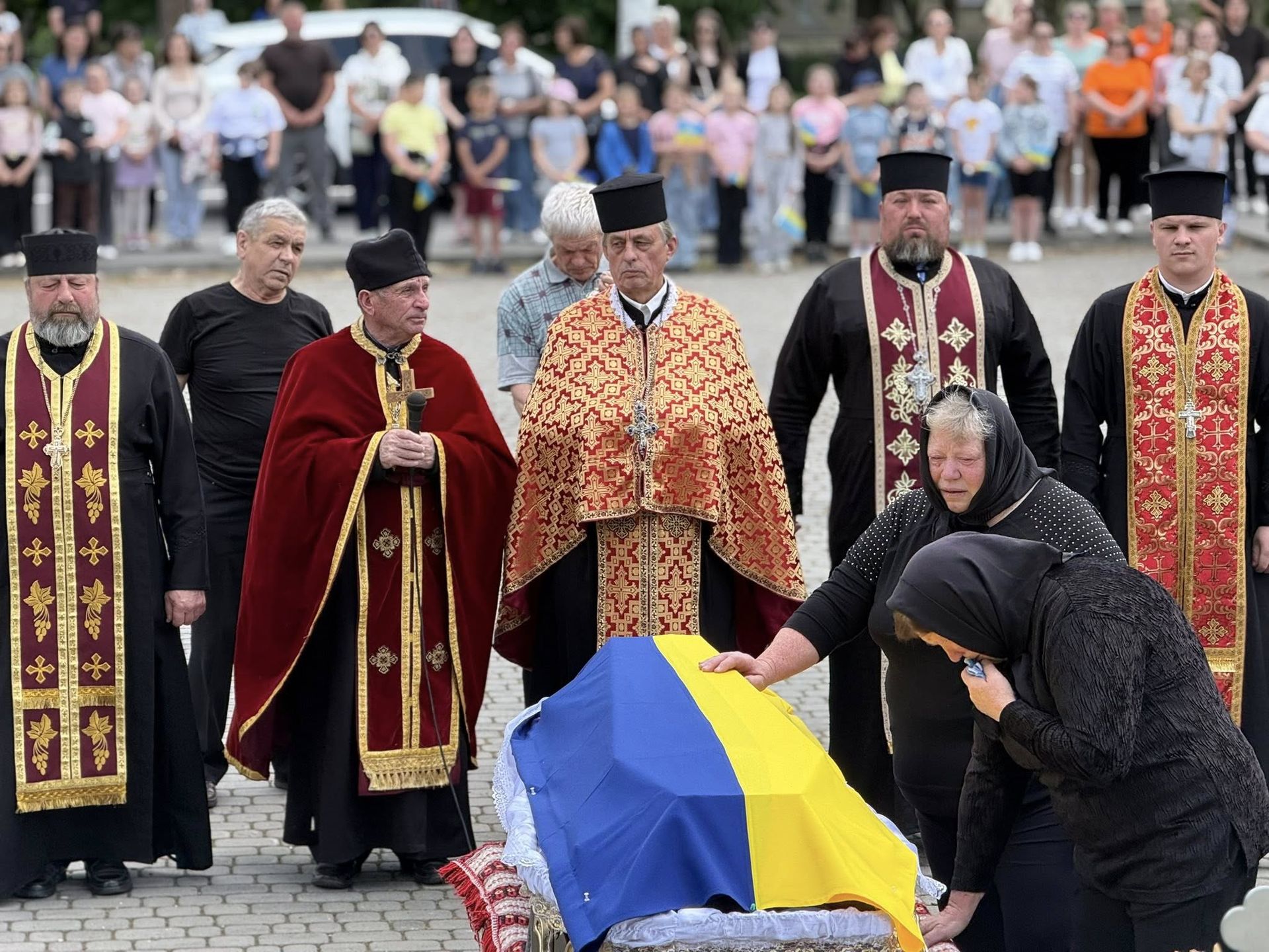 На Коломийщині "на щиті" зустріли загиблого захисника Ігоря Гордого 7