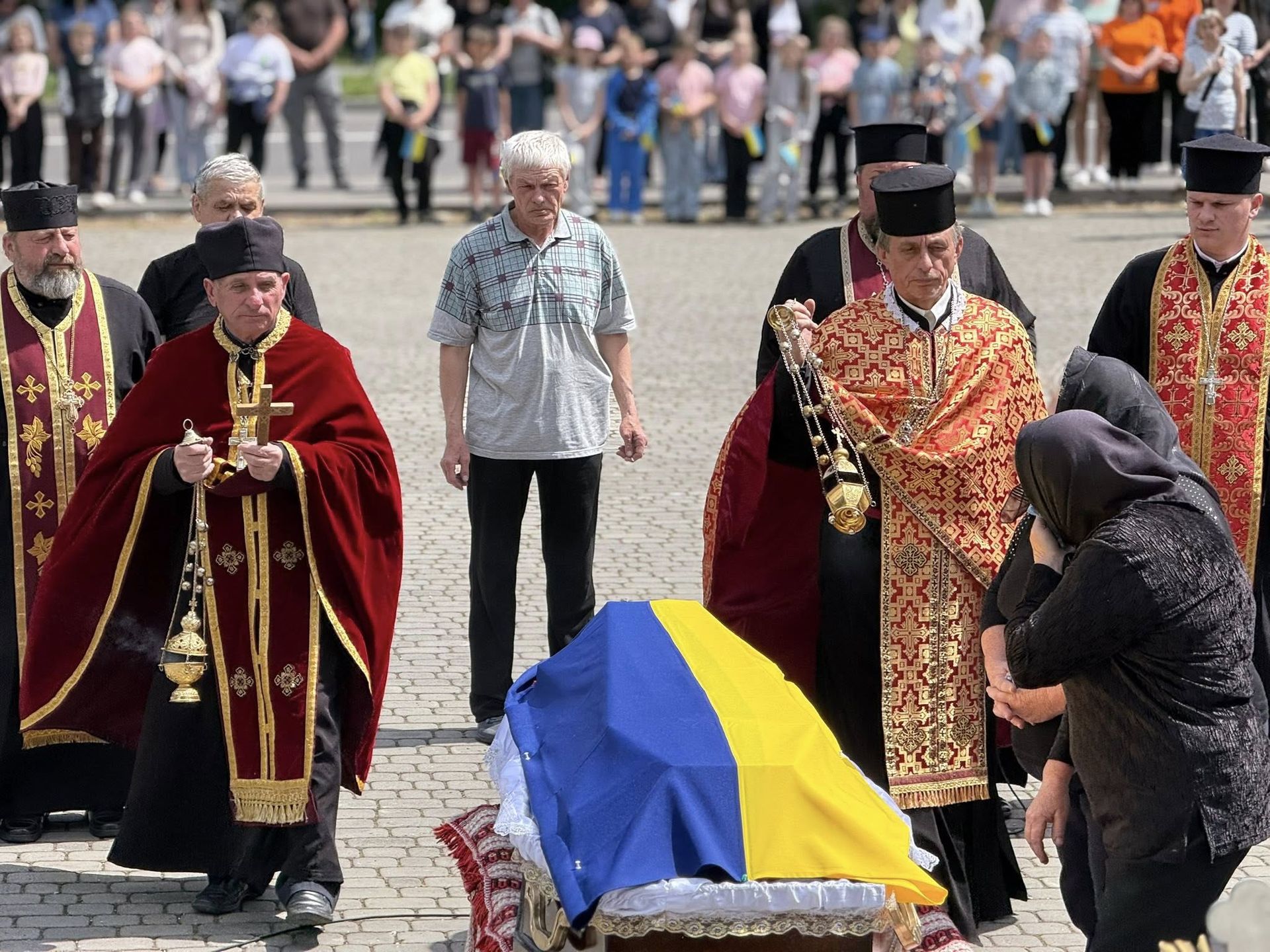 На Коломийщині "на щиті" зустріли загиблого захисника Ігоря Гордого 8