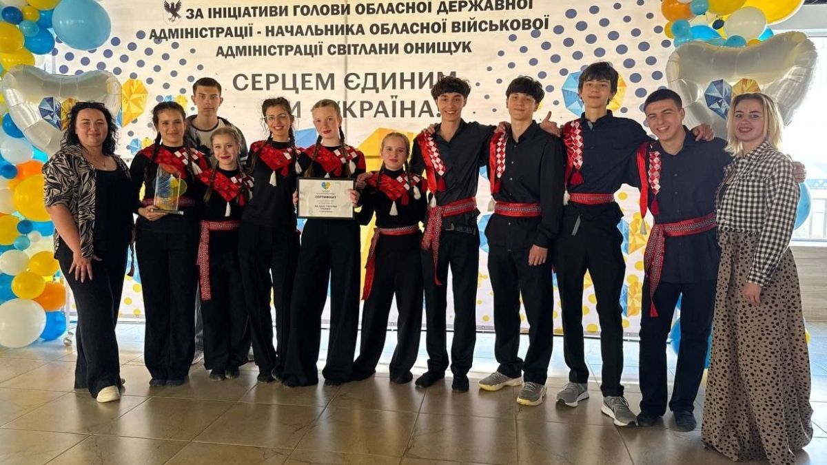 Команда Коломийського ліцею №4 перемогла в обласному етапі конкурсу "Серцем єдиним, ми – Україна!" 2