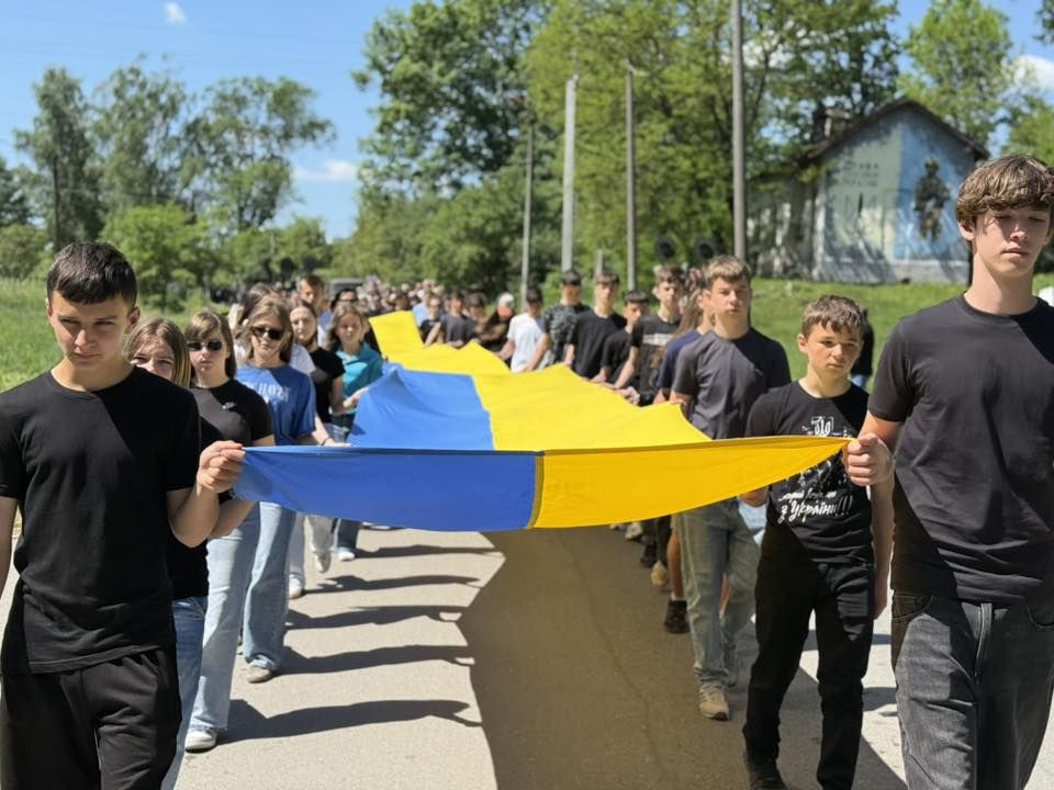В Отинійській громаді попрощались із загиблим захисником Ігорем Гордим 3