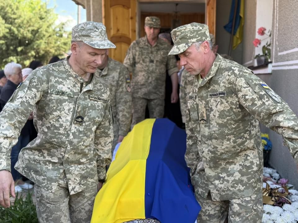 В Отинійській громаді попрощались із загиблим захисником Ігорем Гордим 4
