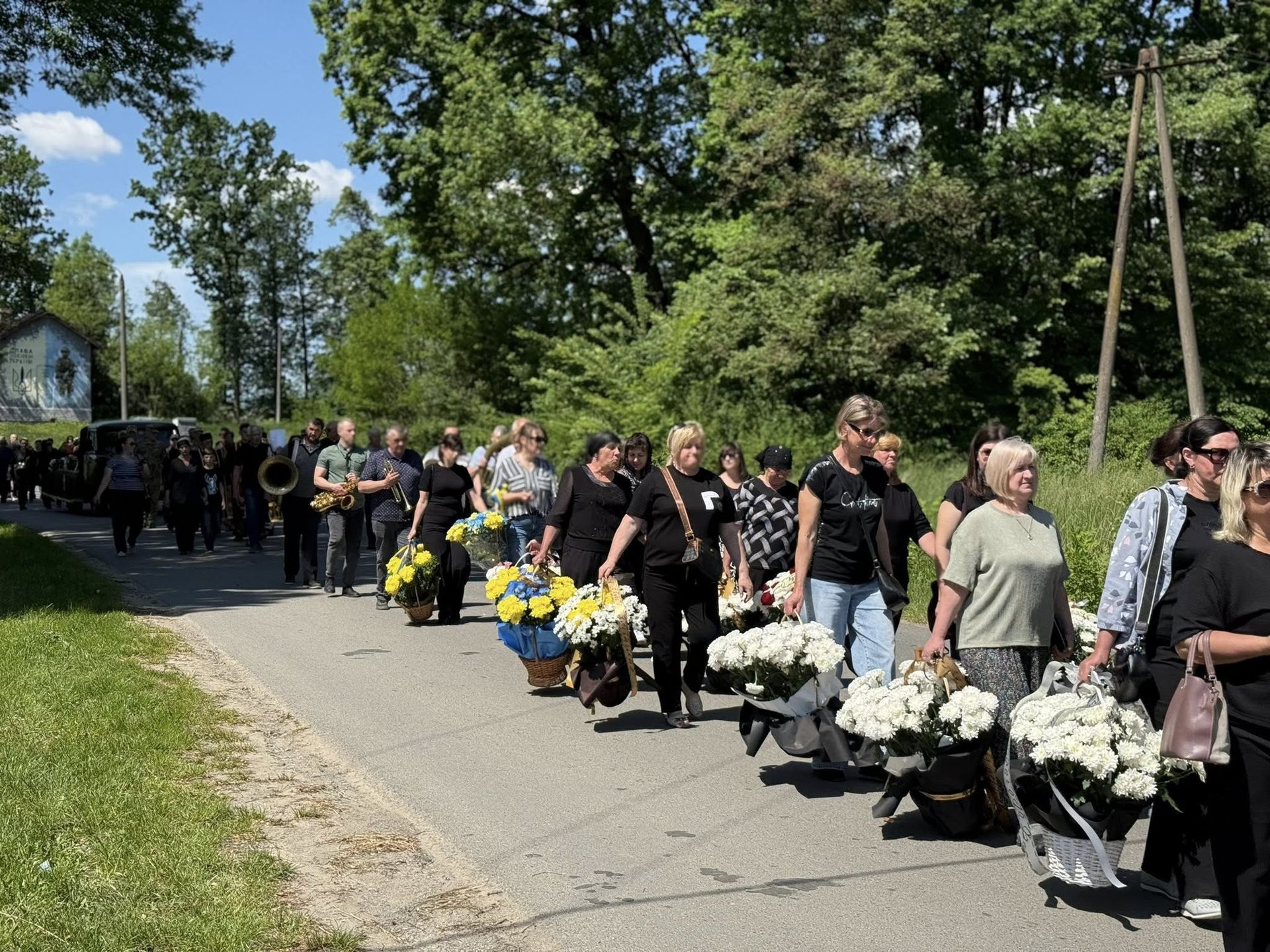 В Отинійській громаді попрощались із загиблим захисником Ігорем Гордим 12