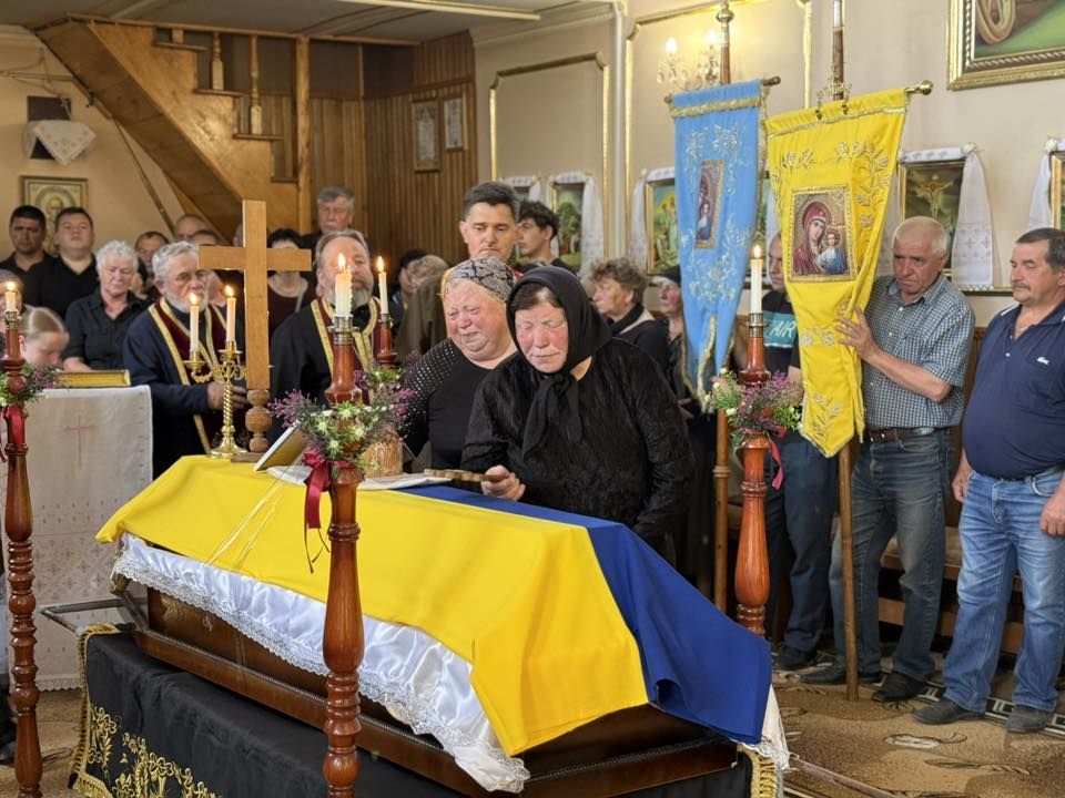 В Отинійській громаді попрощались із загиблим захисником Ігорем Гордим 14