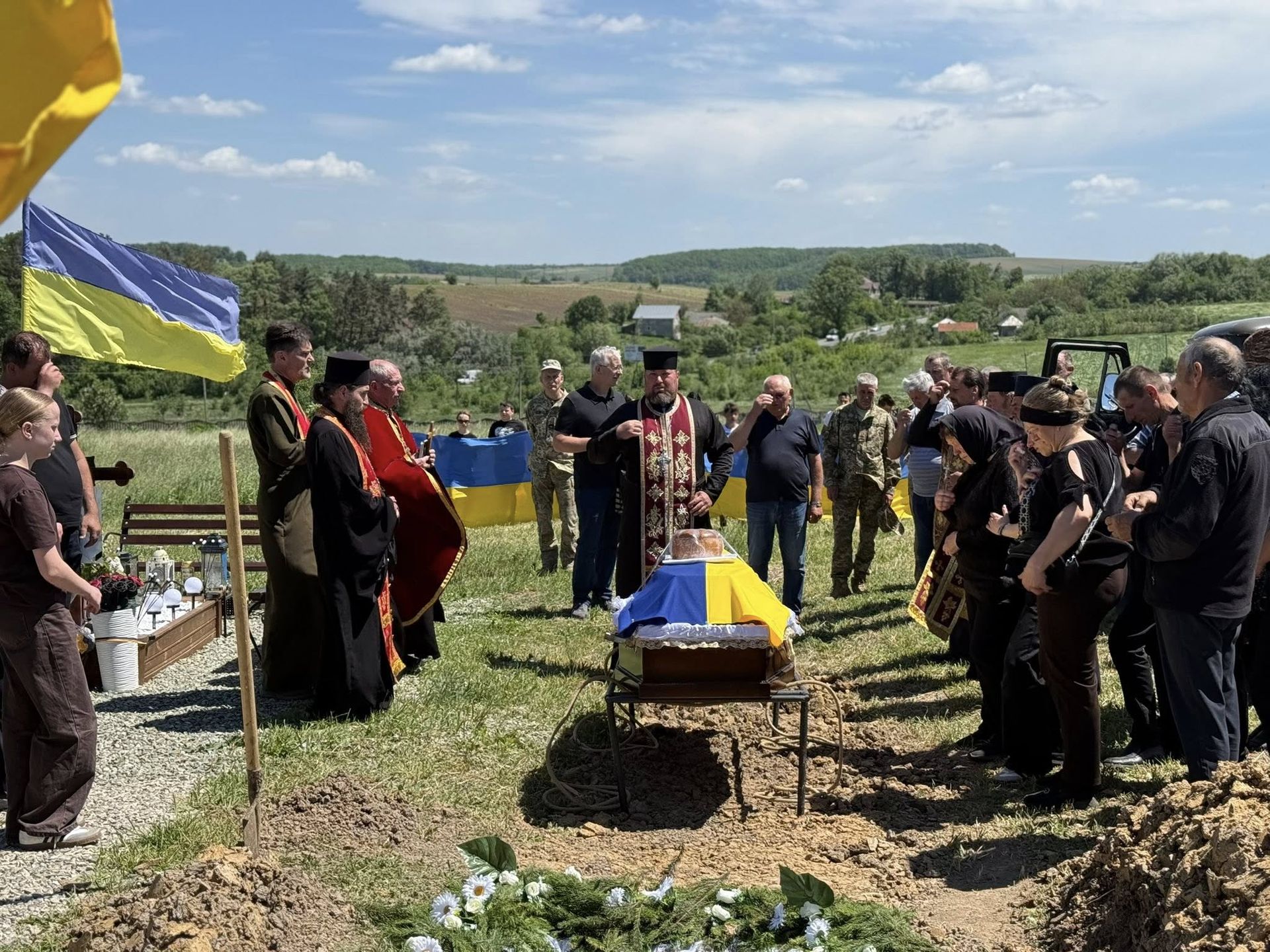 В Отинійській громаді попрощались із загиблим захисником Ігорем Гордим 19