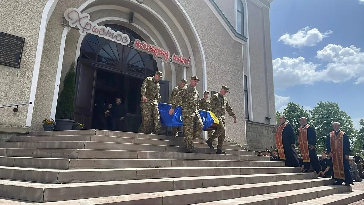 Надвірна провела в останню дорогу полеглого Героя Романа Возного 10