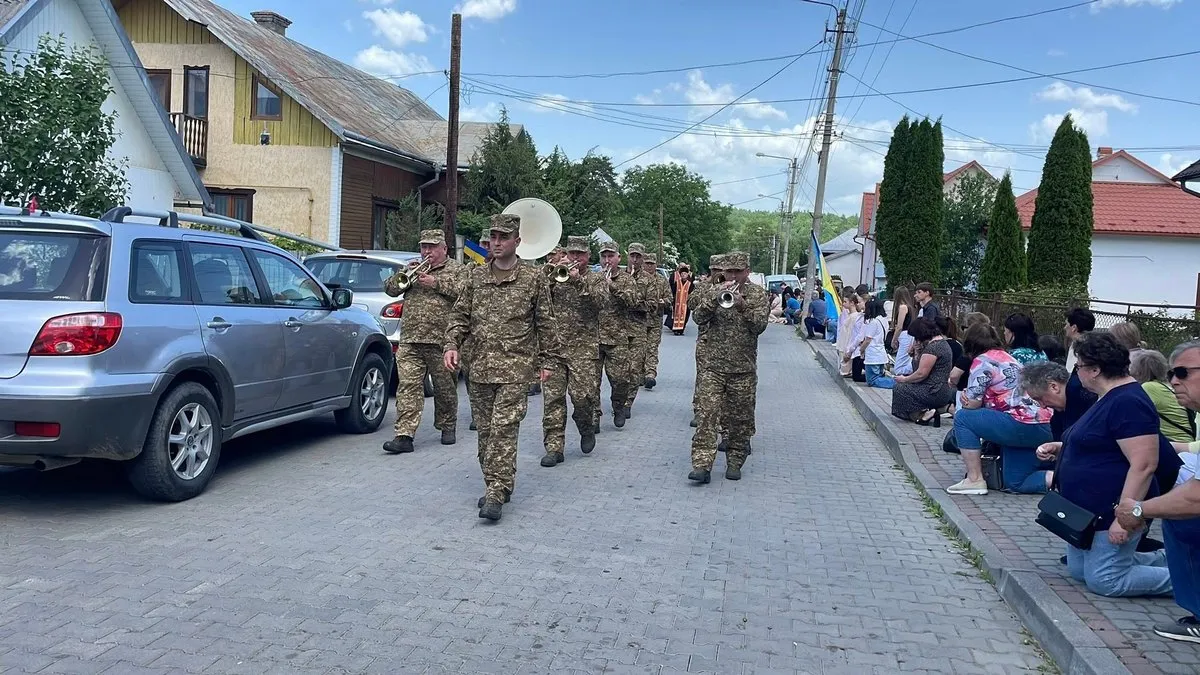 Надвірна провела в останню дорогу полеглого Героя Романа Возного 3