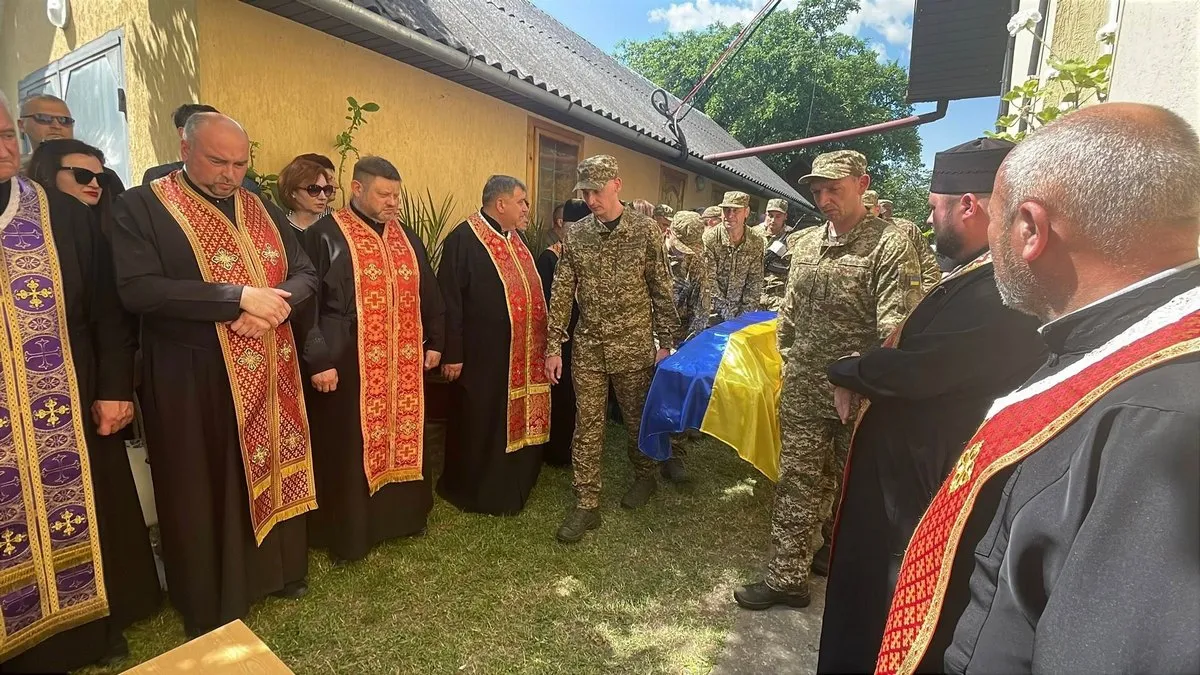 Надвірна провела в останню дорогу полеглого Героя Романа Возного 2