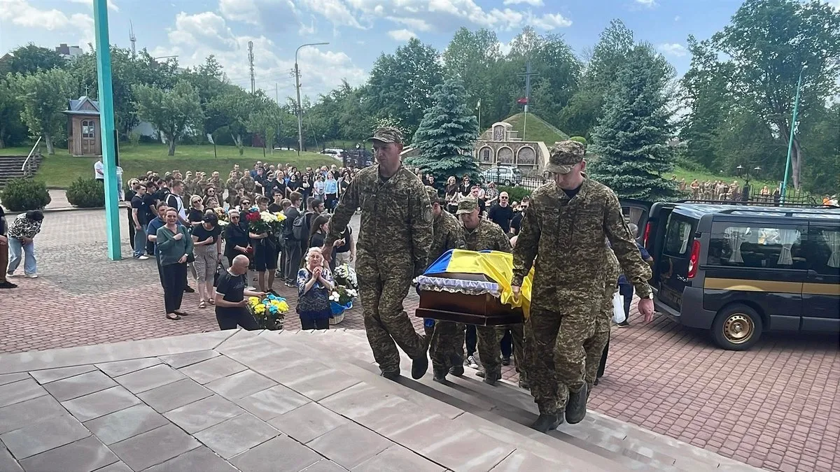 Надвірна провела в останню дорогу полеглого Героя Романа Возного 7