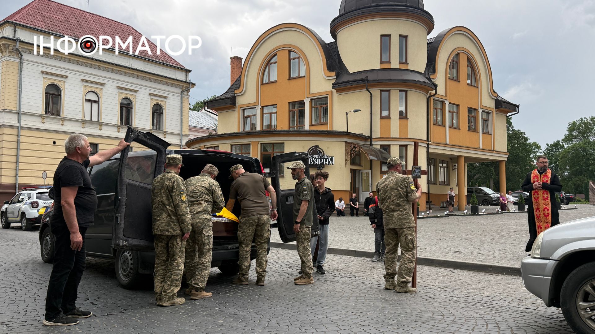 До Коломиї "на щиті" повернувся захисник Євген Морозов 2