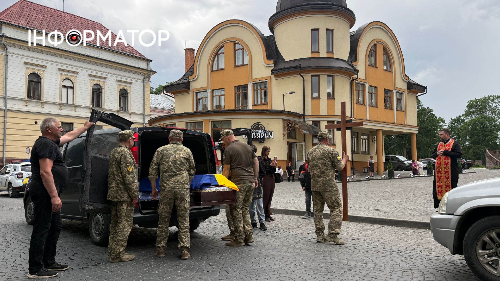 До Коломиї "на щиті" повернувся захисник Євген Морозов 3