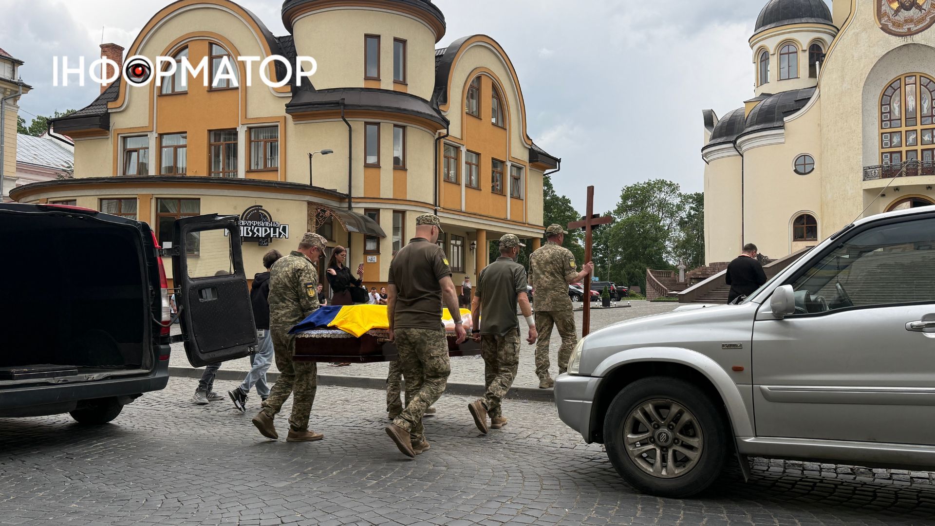 До Коломиї "на щиті" повернувся захисник Євген Морозов 6