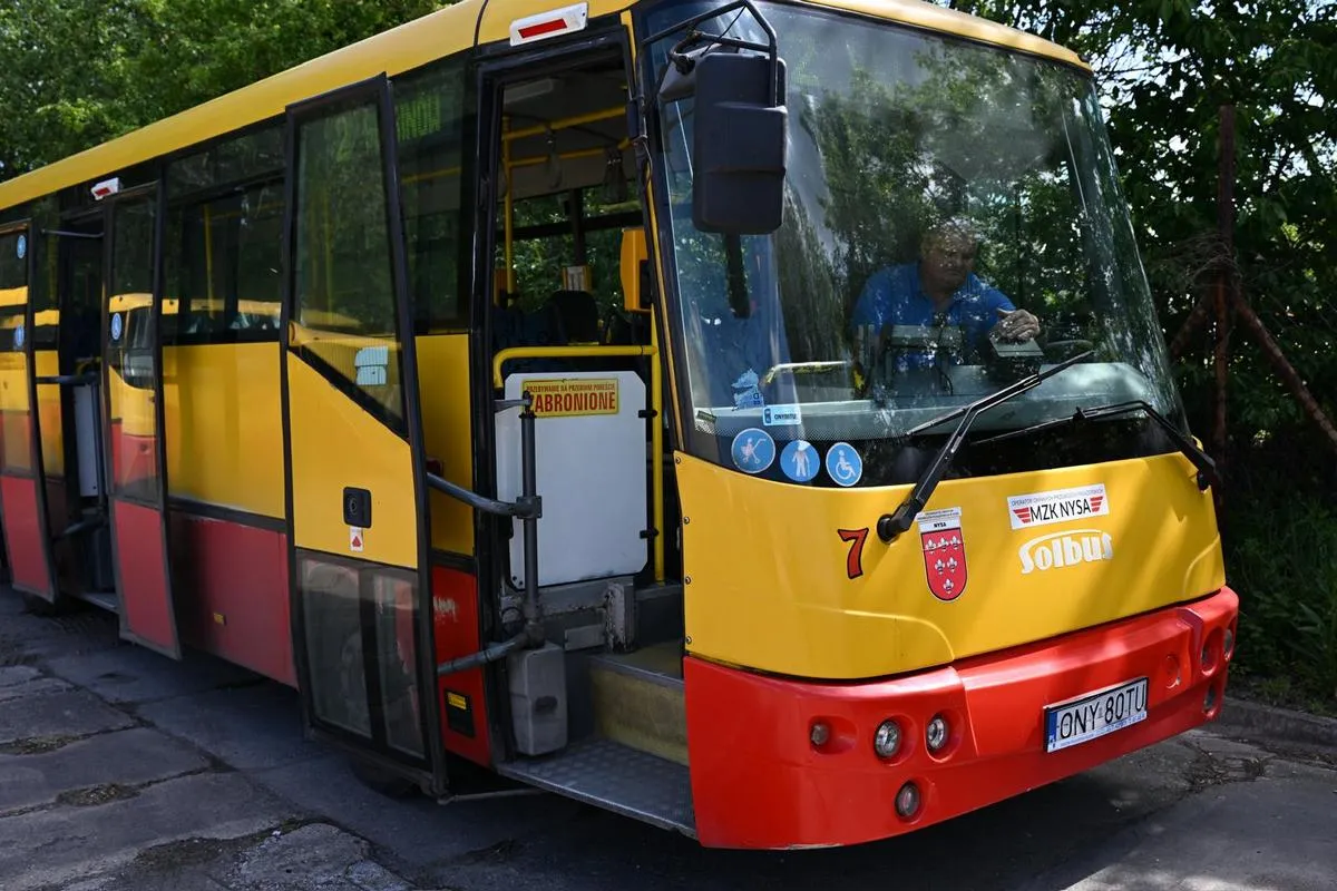 Автобус, який мають передати Коломиї з Польщі