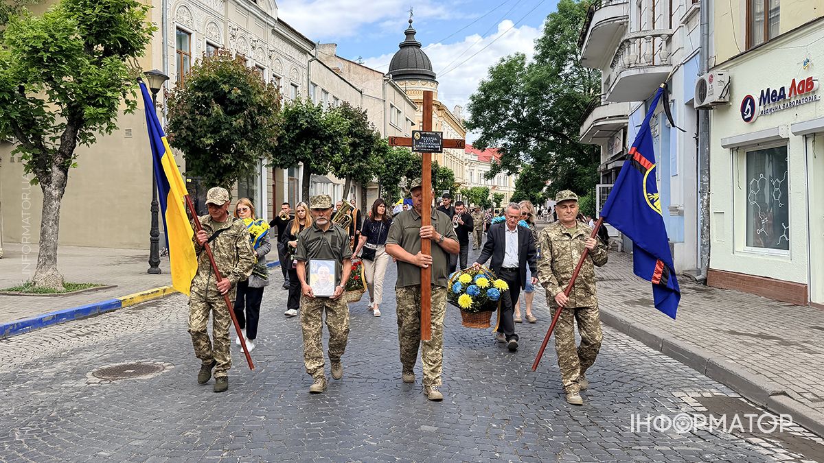 На вічний спочинок у Коломиї провели Героя Євгена Морозова 9